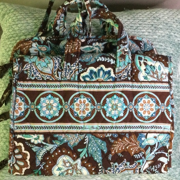 Vera Bradley Handbags - Vera Bradley hanging travel organizer makeup bag